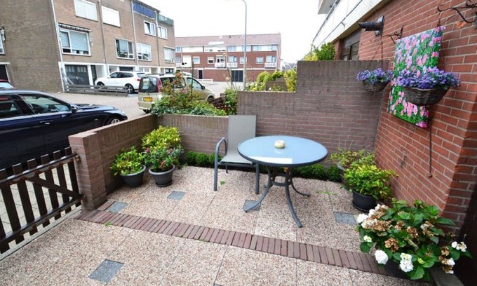 Municipality of Katwijk Apartment | Apartment "Rose" up to 7 people with private garage!