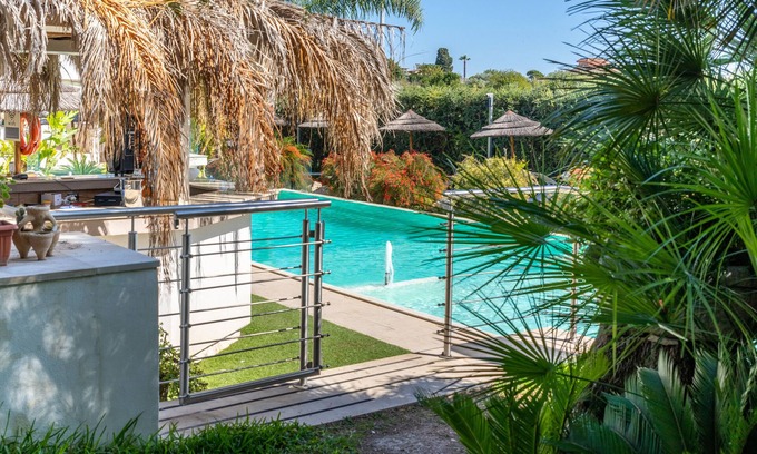 Pozzallo Apartment | Apartment "Saija Attico" with Sea View, Shared Pools & Wi-Fi