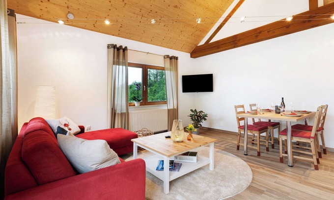 Oberkirch Apartment | Apartment 'Schwarzwaldglück' with Mountain View, Private Terrace and Wi-Fi