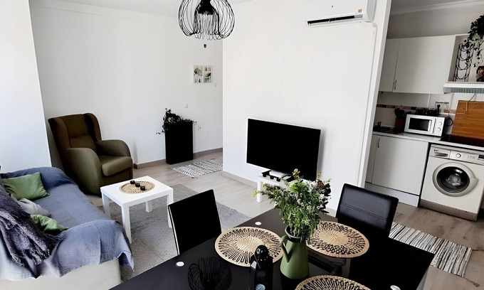 Gamarra Apartment | Apartment 'Sensi' with Wi-Fi and Air Conditioning
