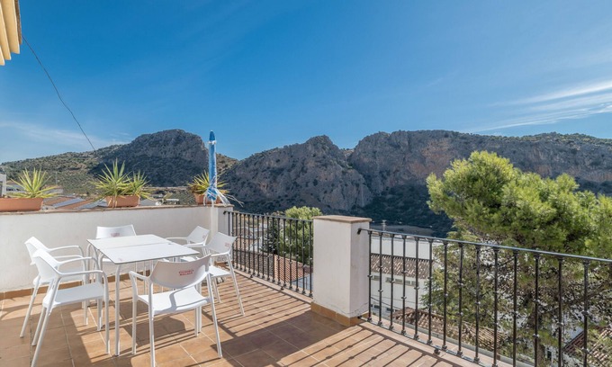 Serrania de Ronda Apartment | Apartment 'Sierra Del Hacho Ático' with Mountain View, Private Terrace and Air Conditioning