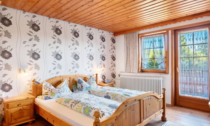 Furtwangen Apartment | Apartment 'Sonnenwinkel' with Mountain View, Shared Garden and Wi-Fi