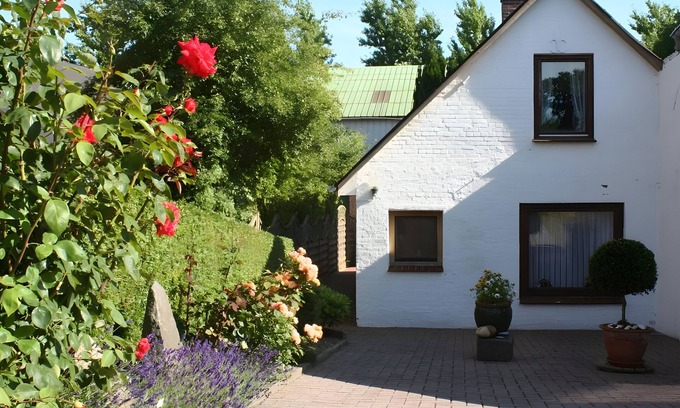 Nordstrand House | Apartment 'Sorgenfrei' with Private Terrace, Private Garden and Wi-Fi