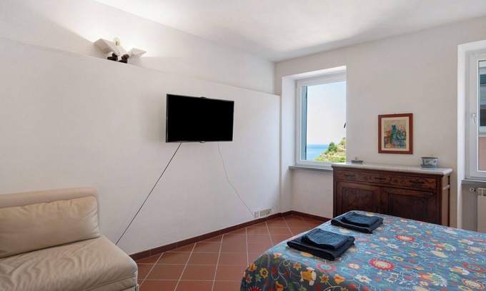 Manarola Apartment | Apartment 'Starfish' with Sea View and Wi-Fi
