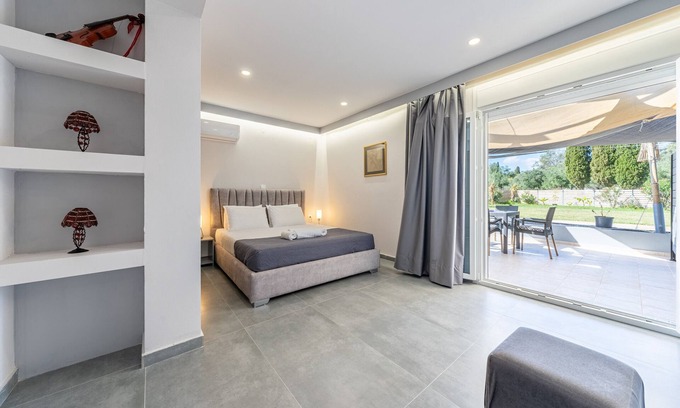 Molos Apartment | Apartment 'Starry Sky Luxury 1' with Shared Garden