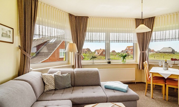 Baltrum Apartment | Apartment 'Strandhus Uiterst-hörn Treibholz' with Sea View, Shared Garden and Wi-Fi