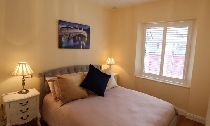 Kinsale Apartment | Apartment-Superior-Private Bathroom-Ref C