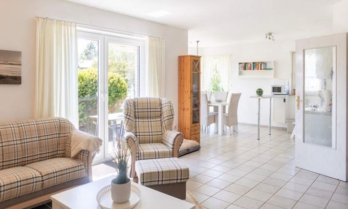 St. Peter-Ording Apartment | Apartment Sylt below - House Georgi