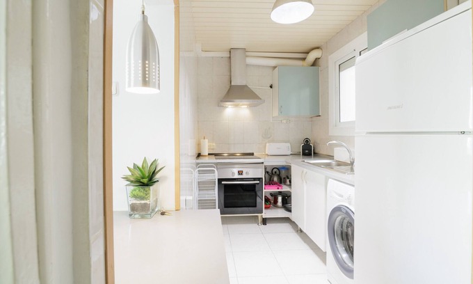 La Nova Esquerra de l'Eixample Apartment | Apartment 'T1 Tarradellas Sants Est' with Private Terrace, Wi-Fi and Air Conditioning