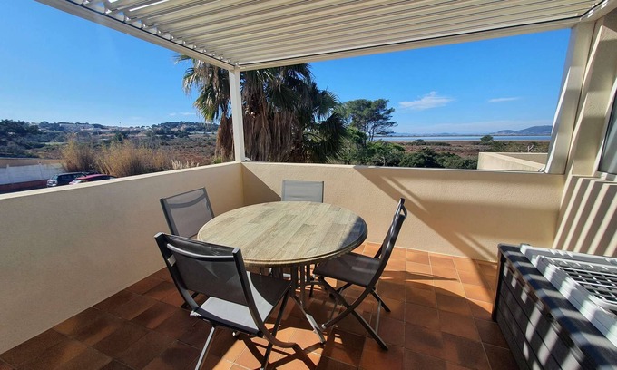 Giens Apartment | Apartment T2 + Mezzanine - Exceptional view - 300m plage de la Bergerie