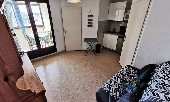 Leucate Apartment | Apartment T2 sleeps 4 in Port Leucate. Ref: 4LAM 49B