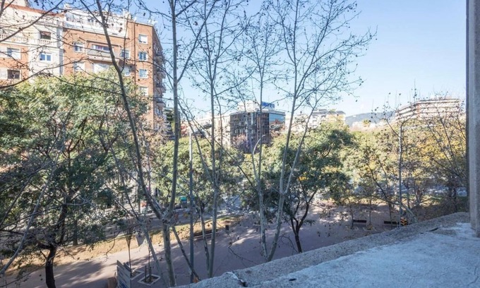 La Nova Esquerra de l'Eixample Apartment | Apartment 'T3 Tarradellas Sants Est' with Wi-Fi and Air Conditioning