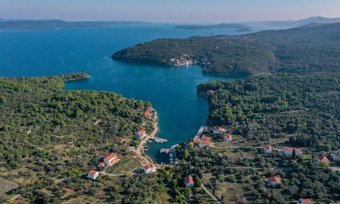 Brbinj Apartment | Apartment Tara - 70 m from beach: SA2 rozi(2) - Brbinj, Island Dugi otok, Croatia