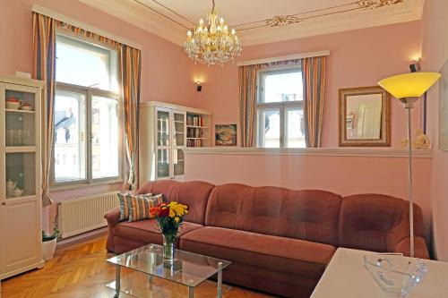 Karlovy Vary Apartment | Apartment Themis