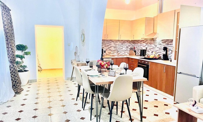 Gennadi Apartment | Apartment 'Traditional House 1925' with Sea View, Wi-Fi and Air Conditioning