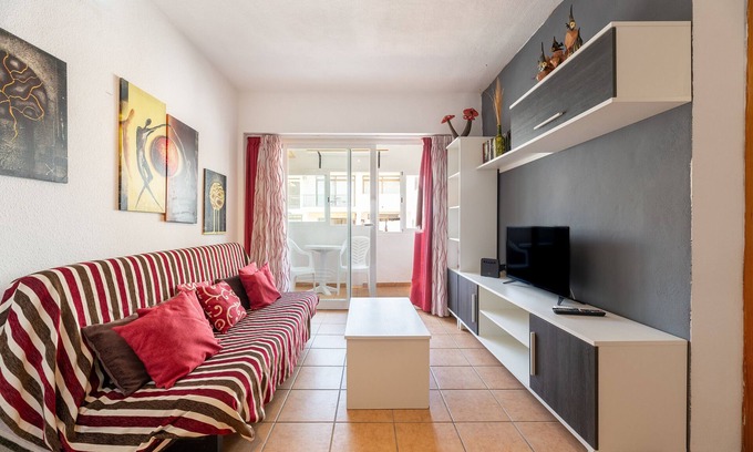 Es Pujols Apartment | Apartment 'Trilo 24' with Wi-Fi and Air Conditioning