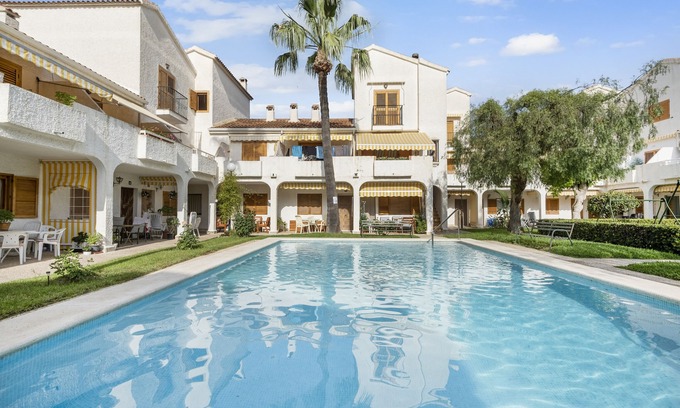 Santa Pola Apartment | Apartment "Tu Casita De La Playa" with Shared Pool, Private Terrace & Wi-Fi