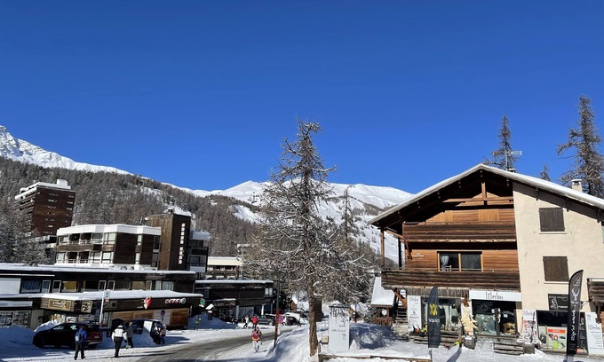 Les Claux Apartment | Apartment vars les claux near point show