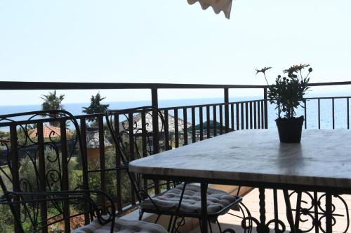 Gerakini Apartment | Apartment very close to the beach