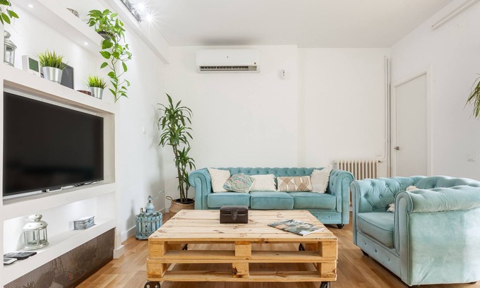 Les Tres Torres Apartment | Apartment 'Via Augusta' with Wi-Fi and Air Conditioning