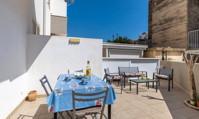 Marina di Ragusa Apartment | Apartment 'Vicin O Mari' with Private Terrace, Wi-Fi and Air Conditioning