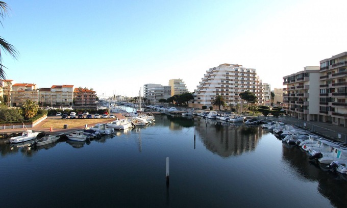 Le Port Apartment | Apartment with sea view + parking