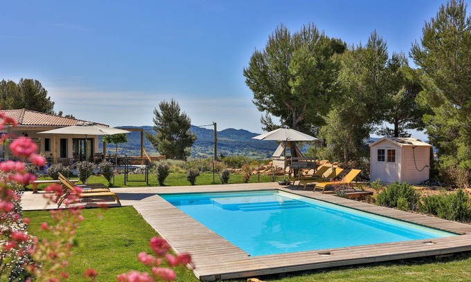 La Cadiere-d'Azur Apartment | Apartment with hill view, swimming pool