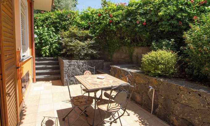 Trecastagni House | Apartment with Garden View