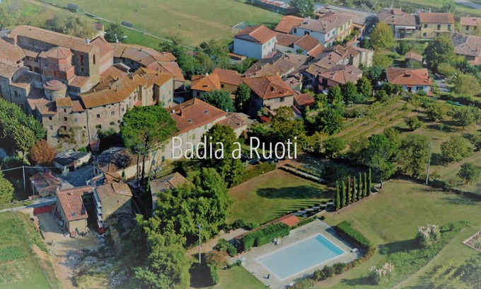 Badia a Ruoti Apartment | Apartment with Park and Pool immersed in the greenery of Tuscany