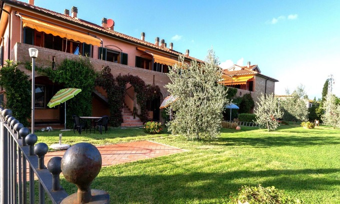 Sughera Apartment | Apartment with pool, WIFI, A/C, TV, veranda, pets allowed, panoramic view, close to San Gimignano