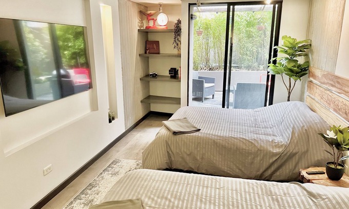 Financial District Apartment | Apartment with private Patio in Chapinero, nearby Zone G