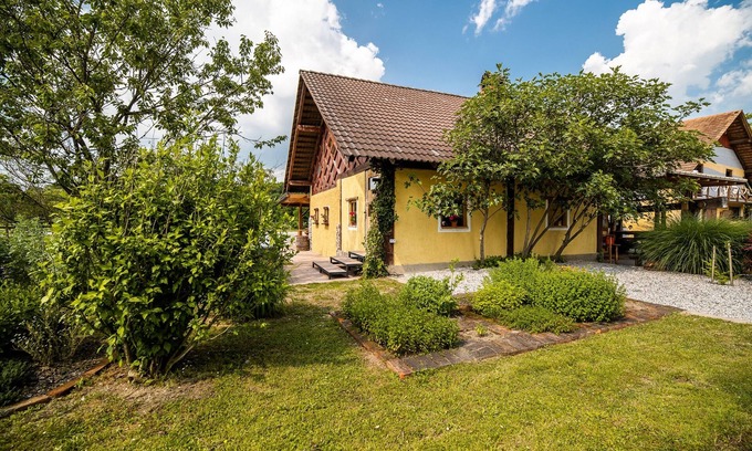 Brezice Apartment | Apartment with Sauna pri Geču - Three Bedroom Apartment