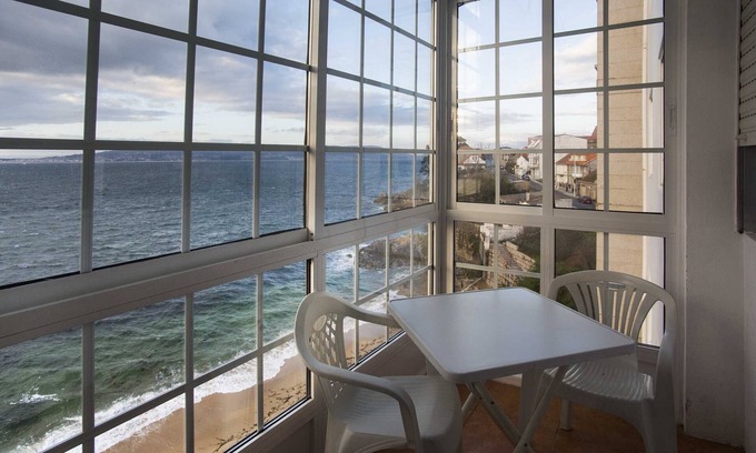 Bueu Apartment | Apartment with terrace and sea views on the beachfront
