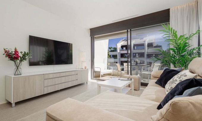 Carib Playa Apartment | Apartment with terrace and pool near the beach in Dunes Beach