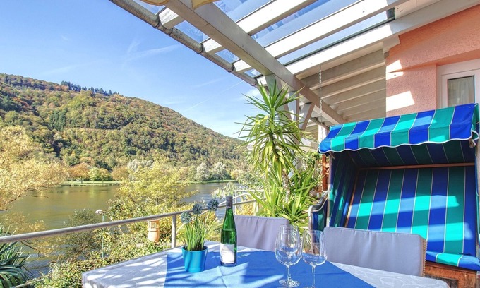 Bullay Apartment | Apartment with terrace on the banks and with a view of the Moselle