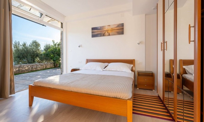 Neum Apartment | Apartment with Two-bedrooms and Sea View
