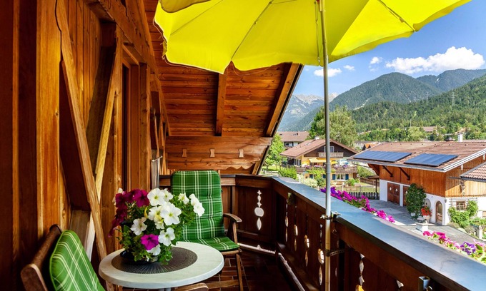 Mittenwald Apartment | Apartment 'Wohnung 4' with Mountain View, Balcony and Wi-Fi