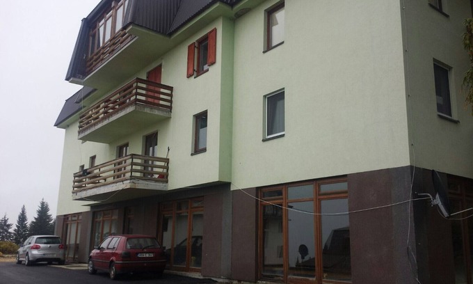 Babanovac Apartment | Apartment Zeleni - One Bedroom Apartment with Balcony