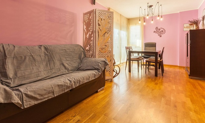 Terrassa Apartment | Apartment 'Zona Olímpica Terrassa' with Mountain View, Wi-Fi and Air Conditioning