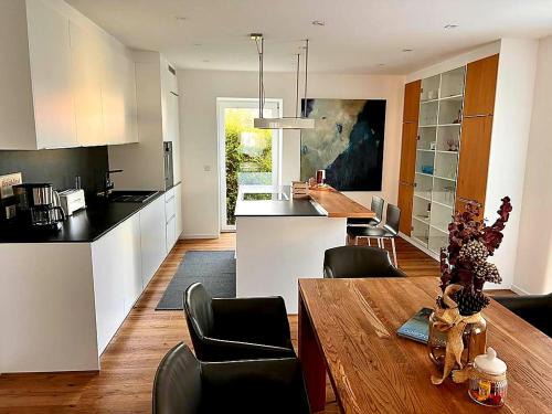 Zirndorf Apartment | Apartments bei Playmobil EG,130m2,große Terassen,24h Self Check-in, free Parking