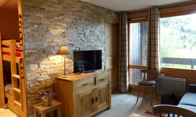 Meribel-Mottaret Apartment | Appart. 2p comfortable - at the foot of the slopes, private Pkg, Wifi, unobstructed view
