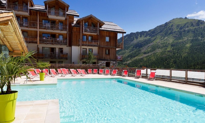 Montgenevre Condo | Appart Confortable à Montgenèvre | Accès Piscine Extérieure Chauffée + Jacuzzi