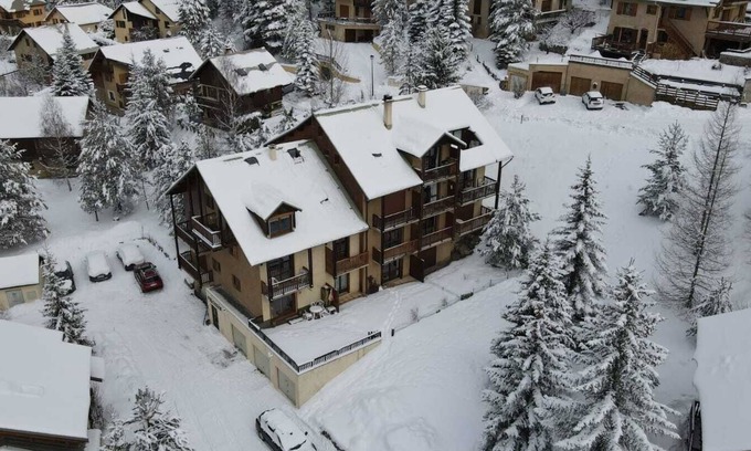 Montgenevre Apartment | Appart. Quiet 2P, south-facing balcony and box, 6 kms from Briançon and Montgenèvre,