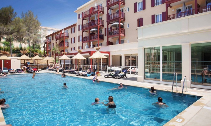 Cavalaire-sur-Mer Condo | Appart + Wi-Fi Gratuit | 10 Minutes de la Plage!