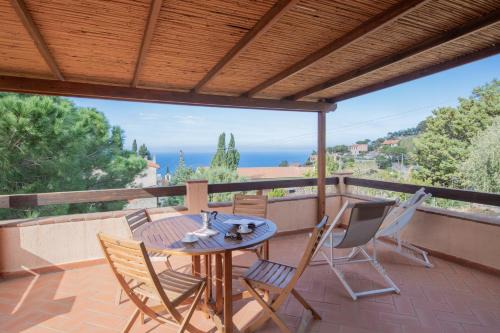 Patresi House | Appartamenti Mandorlo e Melograno - HelloElba