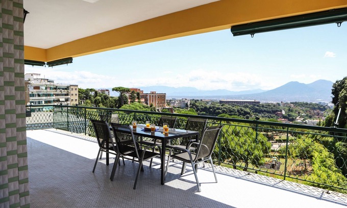 Capodimonte Apartment | Appartamento con terrazzo a Capodimonte by Wonderful Italy