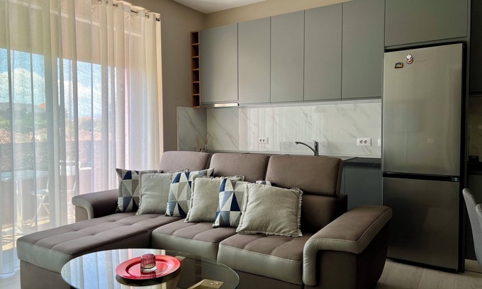 Korce Apartment | Appartamento in affitto comodo nuovo e di design, nel centro della città, 97 m/q