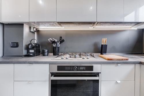 Cinecitta Apartment | Appartamento moderno sopra Metro A e Parco degli Acquedotti