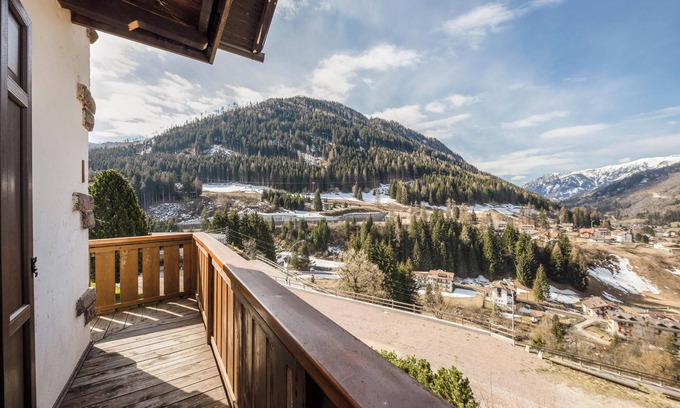 Moena Apartment | Appartamento Primavera 1 with Mountain View, Wi-Fi, Balcony & Garden