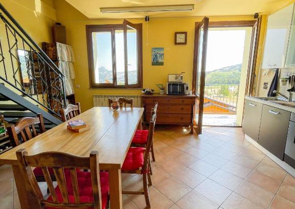 Toano Apartment | Appartamento vista colline
